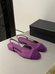 Sandales de sandales de qualité supérieure Chaussures de créateurs sandales Chaussures plates d'été Casual et semelles en cuir confortables avec emballage 35-42