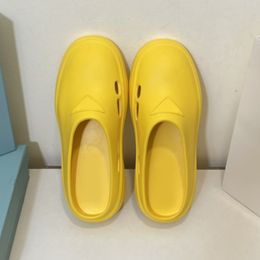 Top qualité femmes pantoufles de luxe sandale femme diapositives Sneaker mode maison chaussures de créateur femmes tongs en plein air plage