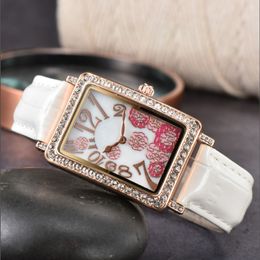 Top qualité femmes montres mouvement à quartz montre or rose boîtier en argent bracelet en cuir femmes robe montre amant designer montre-bracelet