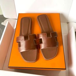 Top Qualité Femmes Hommes Pantoufles Sandale Mules Voyage d'été Sandale Designers Slide Classic Cuir Casual Chaussure Sneaker Plat Mocassin Plage Sliders Taille 35-46 Lady Box