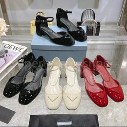 Sandalias superiores Diseñador Zapatos de tacón alto puntiagudos Zapatillas P Logotipo de triángulo Tacones altos Sandalia para mujer Negro Blanco Rosa Rojo Mocasines Zapatos de boda 35-42