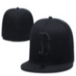 Top vente hommes pied ballon ajusté chapeaux mode hip hop sport sur terrain football conception entièrement fermée casquettes de baseball pas cher hommes femmes casquette