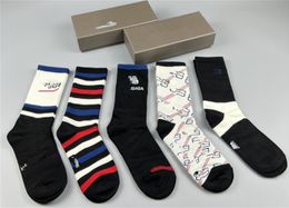 Chaussettes de luxe pour hommes et femmes, bas en laine de haute qualité, chaussettes de genou confortables de styliste a4, meilleures ventes