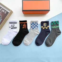 Top vente hommes femmes chaussettes de luxe bas de laine de haute qualité rues seniors chaussettes de genou confortables Designer i12