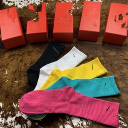 Best verkopende heren dames luxe sokken wollen kousen hoge kwaliteit senior straten comfortabele kniesok Designer z7