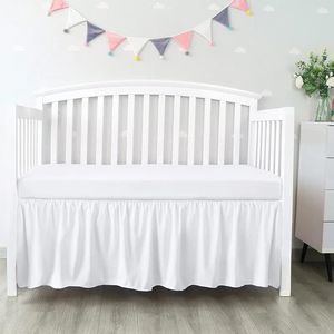 Top Vendre la jupe de lit de berceau bien faite Ajouter des feuilles de haut blanches -4 côtés plissés volants pour bébé garçons filles pour les enfants en bas âge Bedpread 231221