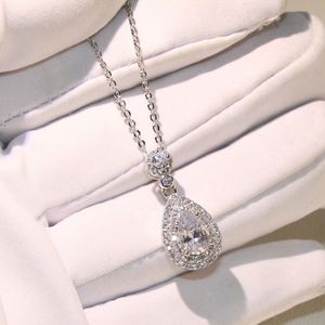 Top vente de bijoux de luxe professionnels collier goutte d'eau 925 en argent sterling forme de poire topaze CZ pendentif en diamant pour 2978