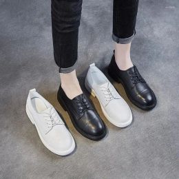 Top Series Designer Shoes Chaussures en cuir à tête ronde à lacets en cuir pour femmes, talons bas en noir et blanc, semelles souples pour plus de confort à l'extérieur, superbes chaussures