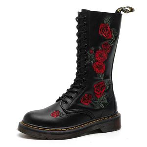 Botas cortas superiores 100% cuero de vaca Hebilla de cinturón Zapatos de mujer de metal Tacones gruesos clásicos Zapato de diseñador de cuero Tacón alto Moda Diamante Bota de dama Tamaño grande 35-44