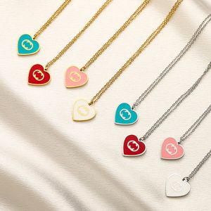 Top Styles Coeur Pendentif Designer Colliers 18K Or Marque Lettre Bijoux En Acier Inoxydable Collier Ras Du Cou Chaîne Mode Hommes Femmes Cristal Perle Cadeaux De Mariage