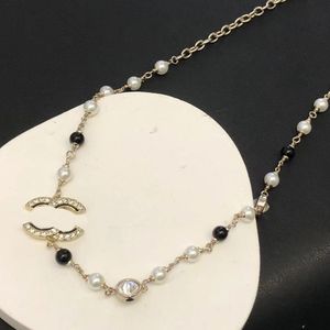 Estilos superiores Carta Colgante Collares de diseño Chapado en oro Alta textura Marca Collar de cobre Gargantilla Cadena Moda Hombres Mujeres Cristal Boda