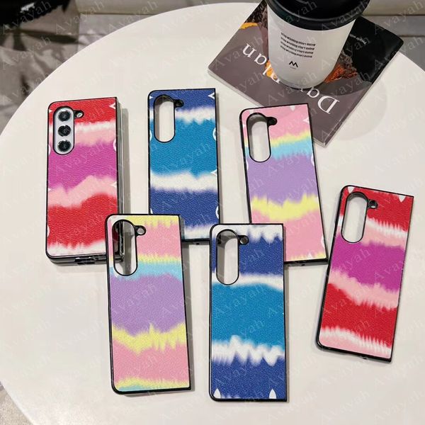 Top Vogue Tie-dye Floral Phone Case pour Samsung Fold 5 4 3 2 Vivid Gradiant Cuir Back Shell Fold5 Fold4 Antichoc Designer Cover iPhone 15 14 13 12 Pro Max Lettre