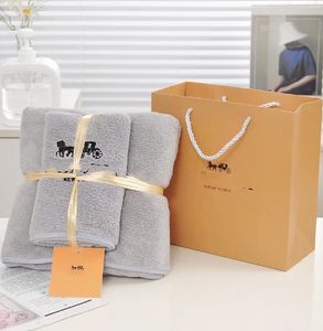 Top Wash Paños manta Toalla de baño Coral Terciopelo Diseñador Toalla Carta Cara Toallas Lujo Absorbente Hombres Mujeres