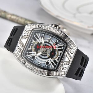 Top étanche montre hommes bracelet en silicone sport montre à quartz hommes diamant cadran chronographe montres