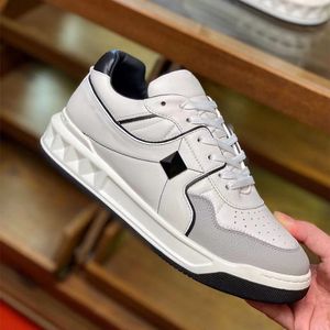 Top witte schoenen vrouwelijke designer klinknagel mode luxe kant running sport dikke bodem antislip kleur matching paar mannen koe lederen band maat 35-45 echt