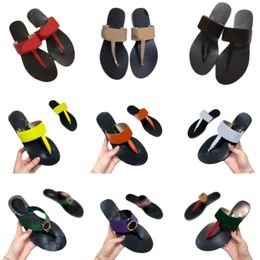 Top Women's Slipper New Sexy Designer Sandals Fashion Outdoor Plateforme Classic Pinced Beach Alphabet Print Flip Flip Summer Flat Casual Chaussures