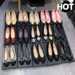 Top Dames Sandalen Klassiek Balletdansschoenen Flats Cap Toe Gewatteerd Lamsleer strik Platte muilezel Instapper Bootschoenen Parijse mode Ballerina's Loafers Sneaker chan en el