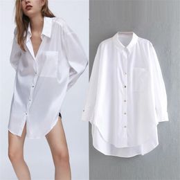 Top Mujer Botón blanco Camisas Mujer Moda de verano Casual Manga larga Dobladillo asimétrico Blusa de gran tamaño para mujer 210519