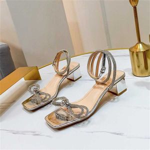 Top pour femmes chaussures de soirée carrée carrée de sandales creuses plate-forme de plate-forme en ramiage à une ceinture de sandale d'été sandale sandles talons 240228