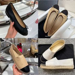 Top2023 Diseñador de lujo clásico Zapatillas perezosas Cuero genuino Mujeres Alpargatas Mocasines deslizantes Zapatos Marca Cómoda Lona Plana Pescador Sandalia Canal Zapat