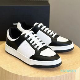 TopDesignmen Sneakers Chaussures Low Top Calfskin Trainers en cuir blanc noir Bleu Skate Walking Comfort Party Robe Round Toe Run Sportswith B