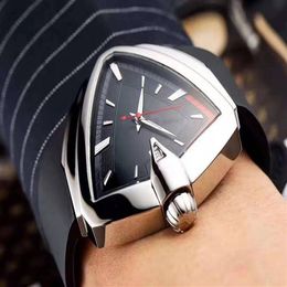 Topfashion personalidad hombres reloj superficie triangular revestimiento PVD automático 2824 movimiento tallado esfera de zafiro parte trasera transparente caucho287C