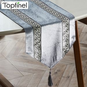 Topfinel Table Runners Moderne Stripe Bed Runner pour le mariage Tissu de luxe géométrique avec glands Salle à manger Décoration Party Home Y200421