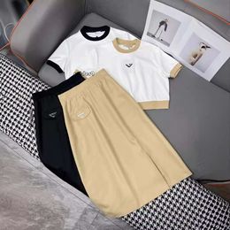 Tops Dresses 2024 European Summer New Triangle Logo Style Contrasting Round Neck Short Sheeved T-Shirt Rok Casual Fashion Set