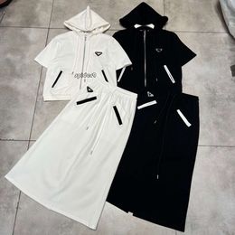 Tops Robes pour femme 2024 Début de printemps Nouvelle mode polyvalente de style triangle à capuche à manches courtes à manches courtes à manches