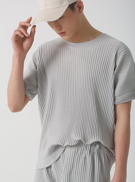 Tops issey pliegus hombre casual de hombres miyake plisado camiseta suelta colgante de tubo heterosexual de los hombres