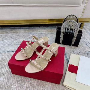 tops vrouw sandalen leer Designer sandles Red Bottoms hakken pumps Casual Goud zomer klinknagel bezaaide spikes slingback hoge Bruiloft feest dikke hak maat 34-42