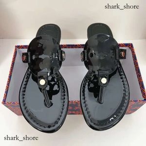 Tori Sandal TB Designer Femme Slippers Tories Tories Flip Flops Chaussures Black Brown Matte en cuir authentique Brand d'été Brands Sandales Taille 35-43 117