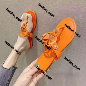 Chaussures conservatrices Nouvelles sandales Toris Burch Sandales Chaussures de créateurs Slipper Clip Miller TB Sandales Assorminement Cow Leather Femmes Round Bouton Louisvutton Chaussures Torry Birch Sandale 943