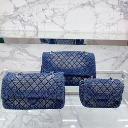 Sac fourre-tout Denim Blue CC Flap Bag Luxury Designer Women Shoulder Handbag Bags Tote Shopping Bag Crossbody Vintage Denim Embroidery Print Three Models Silver Hardware