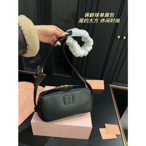 Diseñador de bolsas de bolso MIUI Camera de color sólido Bolsa de axila Bola de bolos Gran capacidad Bolso de moda de hombro para mujeres para mujeres