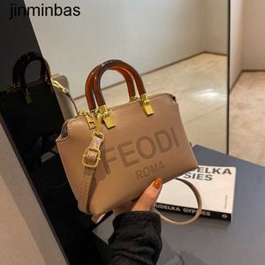 Tote Bag Factory Venta al por mayor y al por menor 2023 Senmeng Elegante bolso de mujer Nuevo de moda Un hombro Mh Red Letter Crossbody Underarm Bag Popular