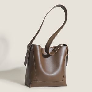 Sac fourre-tout mode 2023 nouveau sac à bandoulière pour femme polyvalent en cuir souple une épaule grande capacité seau de banlieue sacs à provisions