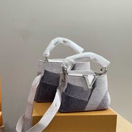 Tote Bag High Definitions Early Spring Temperament CommuT Graphiet gekleurde Killer Single Cement Gray Handheld Diagonale dames