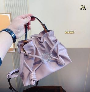 sac fourre-tout sac de concepteur de sacs de concepteur authentique nouveau en cuir nouveau nuage un sac pour femmes, cordon à cordant