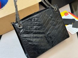 Bolso de mano, bolso de compras plisado de gran capacidad con cadena retro de la serie NIKI de etiqueta negra de alta calidad