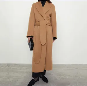 Robe Toteme en mélange de laine et cachemire avec manteau à ceinture