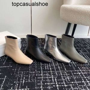 Toteme Designer Boots Luxe hoge laarzen Leren vechtlaarzen voor dames Martin Boots Biker Boots Enkel luxe dameslaarzen Zwarte naaktlaarzen Jurklaarzen Modelaarzen