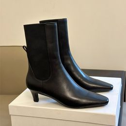 toteme schoenen Leren stiletto enkellaarzen met lage hak Mode laarsjes met vierkante neus Designer schoenenfabriek