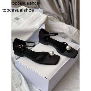 Chaussures tomemaires perle femmes plates les sandales plates noires accentuées d'une fausse perle élégante à la sangle d'orteil en satin de coton et bracelet de cheville en cuir 7SCI