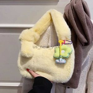 Totes 2022 Hiver Faux Fur Small Underarm Sacs Nouveaux sacs d'épaule en peluche mignonnes de luxe sac à main