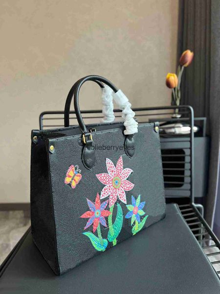 Totes 2023 Nuevo bolso de mano Fasion Top Designer Bag Material de lujo Gran capacidad Beauty Bagblieberryeyes