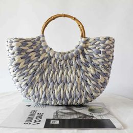 Bakken 2023 Zomer Nieuwe Bamboe Handvat Blauw Wit Gras Geweven Tas Ronde Dou Strand Handheld Dames Schoudertas bagcatlin_fashion_bags