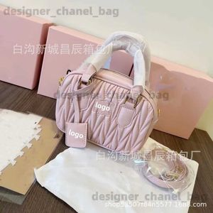 Totes 2023 Été Nouvelle mode Boston Pouteau pour femmes à la mode plissée One épaule sac à bandoulière Cloud Handsbag T240425