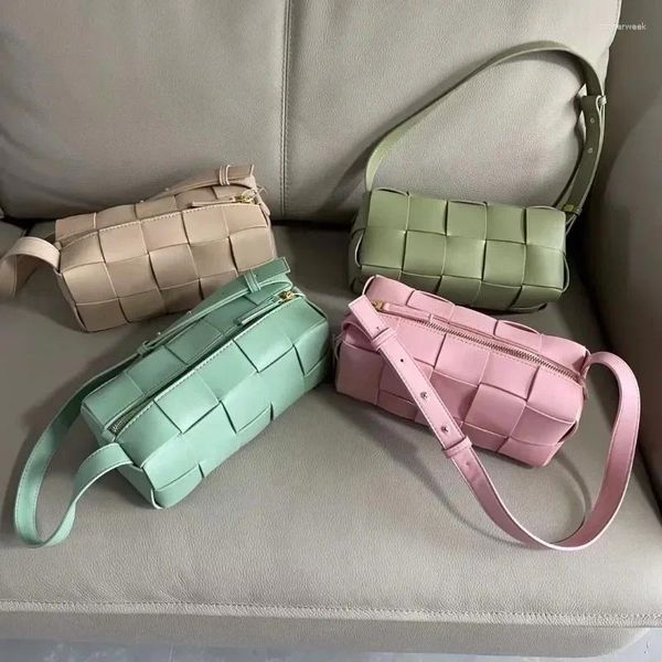 Totes 2024 Bolso de hombro para otoño Mujeres simples Urban Urban Unique Luxury Diseño de bolsos de vajilla Bolsos tejidos de gran capacidad y calidad de gran capacidad y calidad