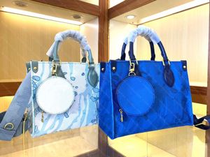 Tote Tote Bagonthego Handbag Designer Handsbags Femme sacs fourre-tout Luxury Designers 3 couleurs dans le sac d'épaule Model's Sac de tissu brodé